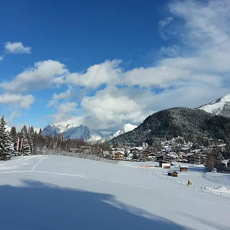 Haus Steinroeschen Seefeld w Tirolu