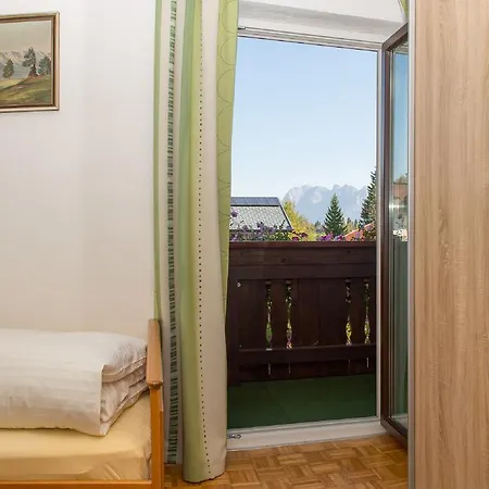 Apartment Haus Steinroeschen *