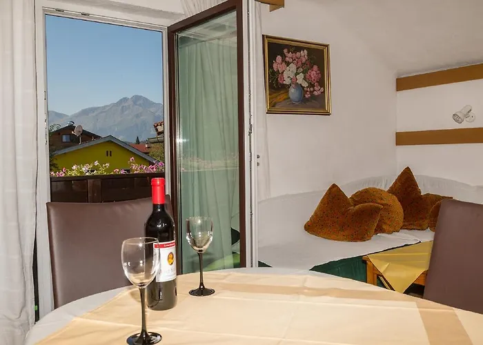 Haus Steinroeschen Seefeld w Tirolu