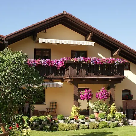 Haus Steinroeschen Apartmán *